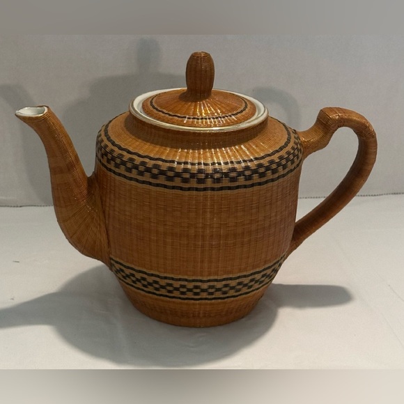 Qing Dynasty Bamboo Over Porcelain Panda Teapot - Picture 1 of 9